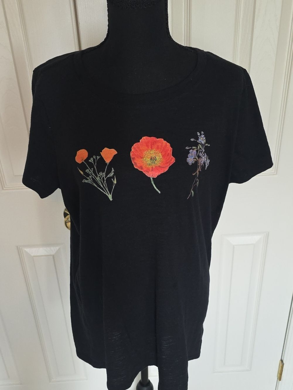 torrid Black Tee with Orange & Purple Floral Trio Slim Fit size 0